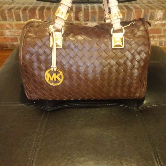 Michael Kors Handbags - Authentic Michael Kors leather handbag